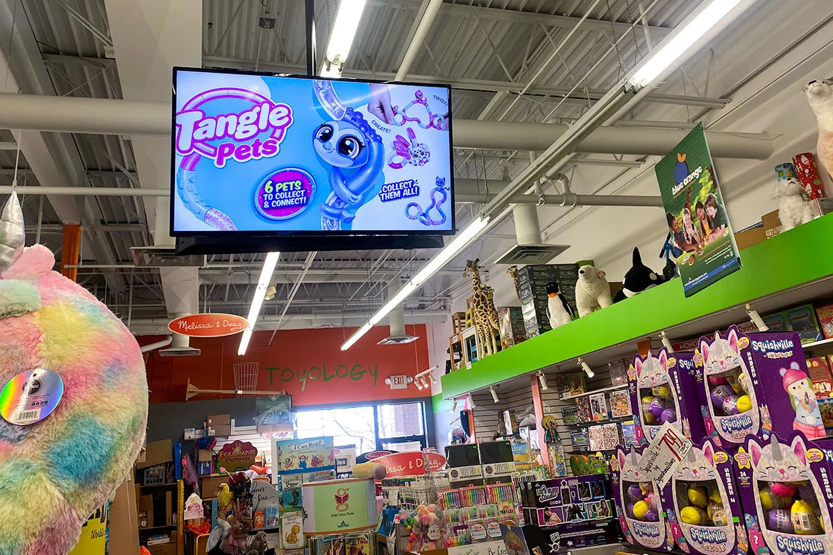 Retail digital signage environment